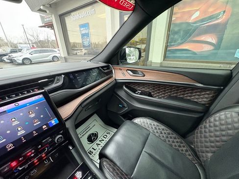 Used 2022 Jeep Grand Cherokee Summit w/ Luxury Tech Group V image 40