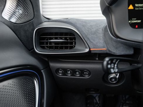 Used 2025 McLaren Artura image 46