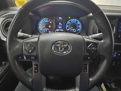 Used 2019 Toyota Tacoma TRD Off-Road image 18