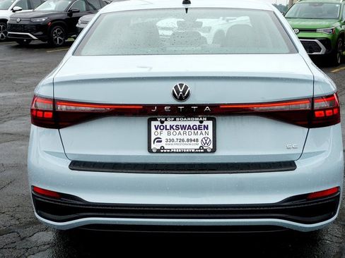 New 2025 Volkswagen Jetta SE image 4