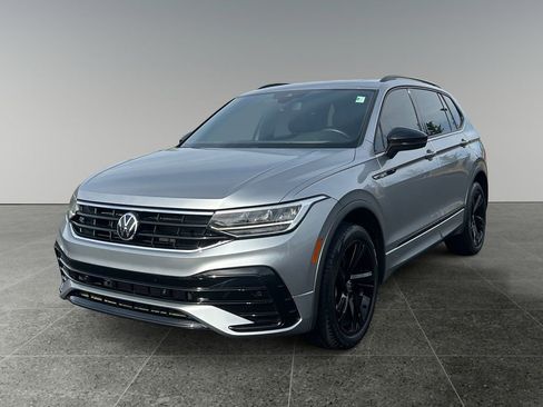 Used 2023 Volkswagen Tiguan SE R-Line FWD image 3