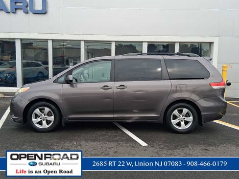 Used 2012 Toyota Sienna LE image 5