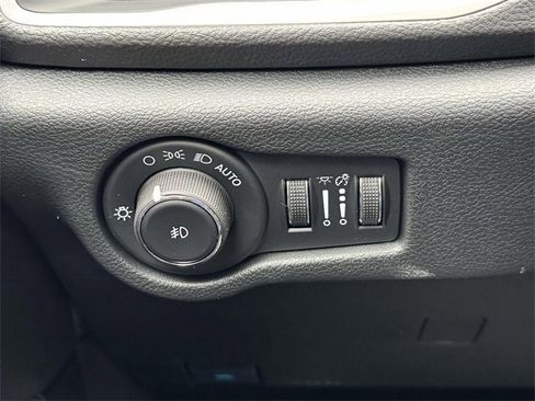 New 2026 Chrysler Pacifica Select image 30