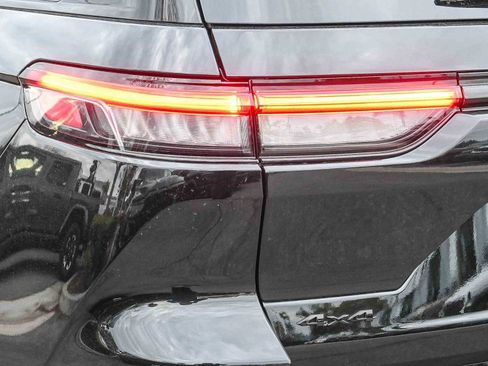 New 2025 Jeep Grand Cherokee Limited image 7