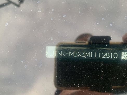 Used 2021 Toyota C-HR XLE image 21