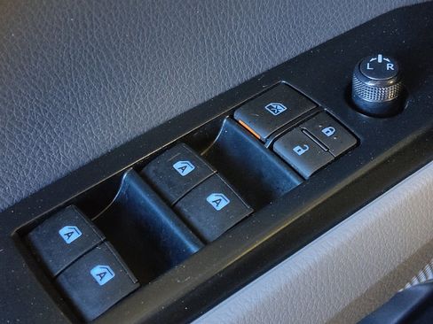 Used 2020 Toyota Camry LE image 27