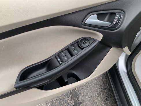 Used 2016 Ford Focus SE FWD image 10