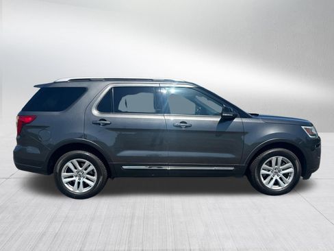 Used 2018 Ford Explorer XLT w/ Equipment Group 202A AWD/4WD image 8