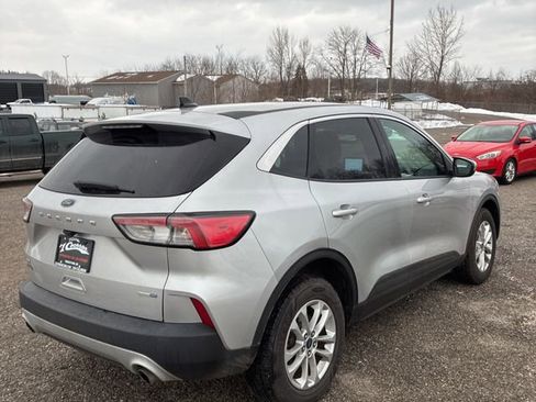 Used 2020 Ford Escape SE image 10
