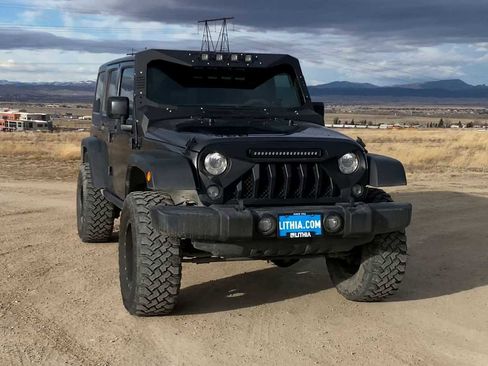 Used 2017 Jeep Wrangler Unlimited Rubicon w/ Connectivity Group image 4