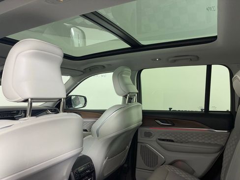 Used 2023 Jeep Grand Cherokee Summit image 31