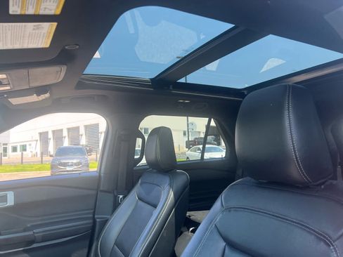 Used 2020 Ford Explorer XLT w/ Equipment Group 202A AWD/4WD image 10