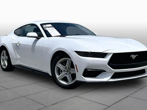 Used 2026 Ford Mustang Premium RWD image 3