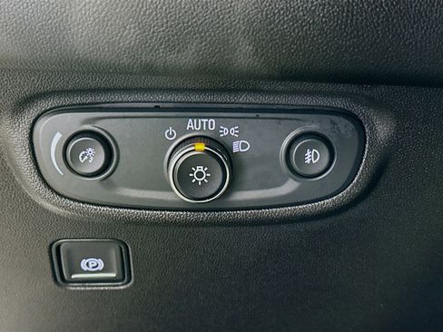 Used 2023 GMC Terrain SLT image 16