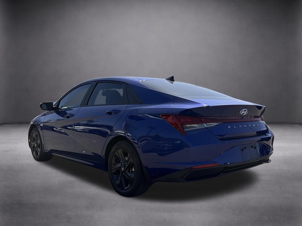 Certified 2023 Hyundai Elantra Blue FWD image 6
