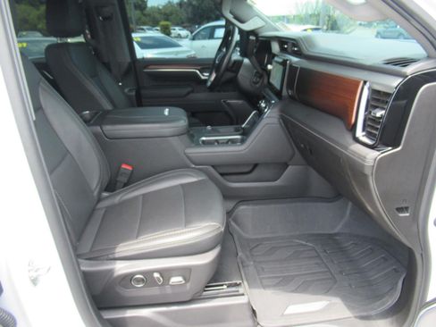 Used 2025 GMC Sierra 2500 Denali w/ Denali Reserve Package AWD/4WD image 11