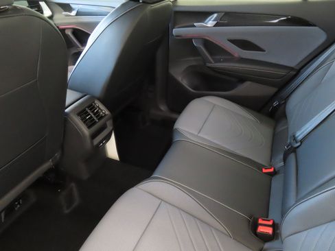 New 2026 Volkswagen Tiguan SE image 22