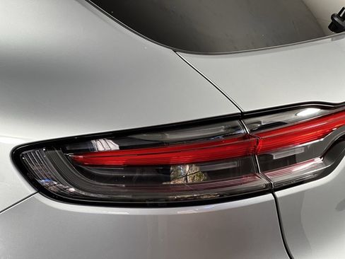 Certified 2025 Porsche Macan image 14