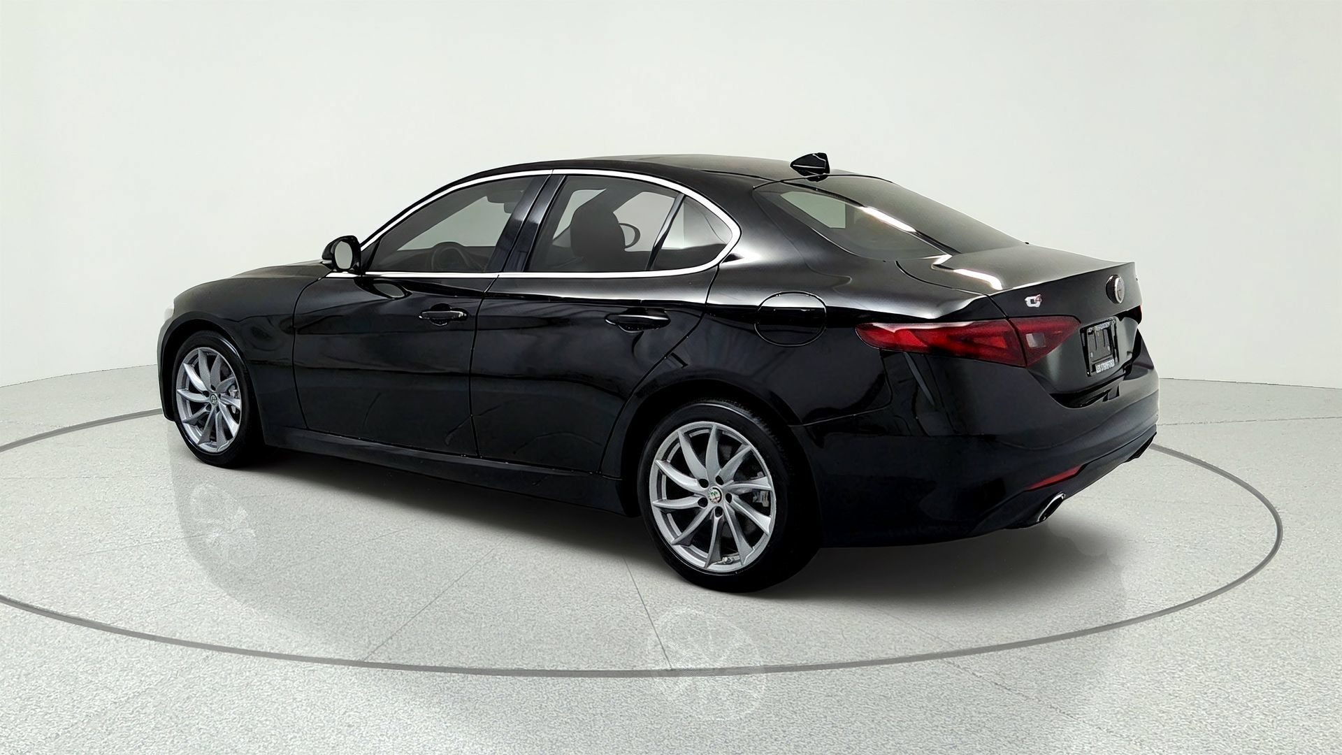 Used 2020 Alfa Romeo Giulia AWD w/ Cold Weather Package image 3