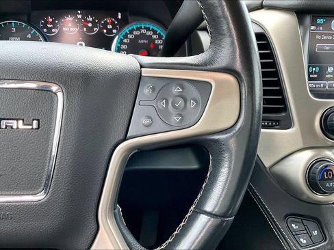 Used 2020 GMC Yukon Denali w/ Denali Ultimate Package RWD image 11