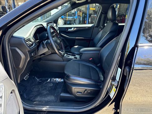 Certified 2023 Ford Escape ST-Line w/ Tech Pack #1 AWD/4WD image 9
