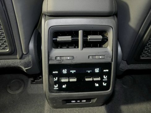 Used 2025 Porsche Macan 4S Electric AWD/4WD image 38