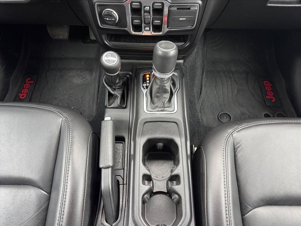 Used 2023 Jeep Wrangler Unlimited Sahara AWD/4WD image 17
