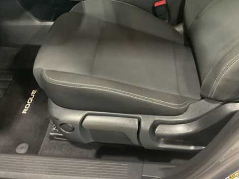 Used 2023 Nissan Rogue S AWD/4WD image 19