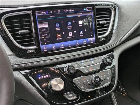 New 2026 Chrysler Pacifica Limited image 13