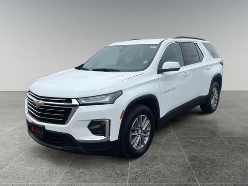 Used 2023 Chevrolet Traverse LT image 3