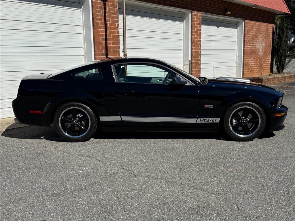 Used 2007 Ford Mustang GT RWD image 34