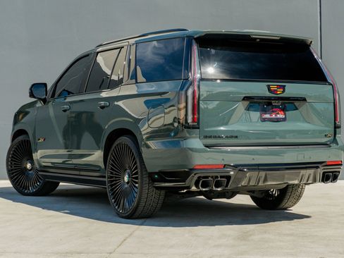 Used 2025 Cadillac Escalade V image 9