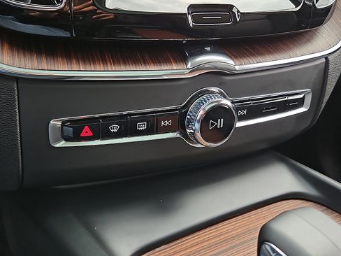 Certified 2023 Volvo XC60 B5 Plus w/ Climate Package AWD/4WD image 16