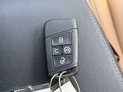 Used 2023 Volkswagen Tiguan SE w/ Panoramic Sunroof Package AWD/4WD image 43