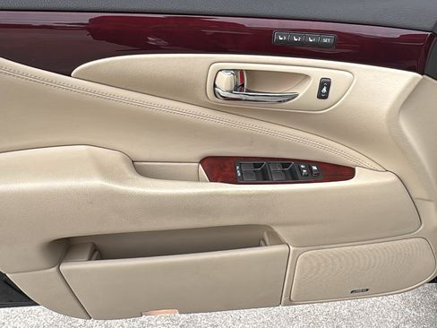 Used 2011 Lexus LS 460 w/ Comfort Pkg image 12