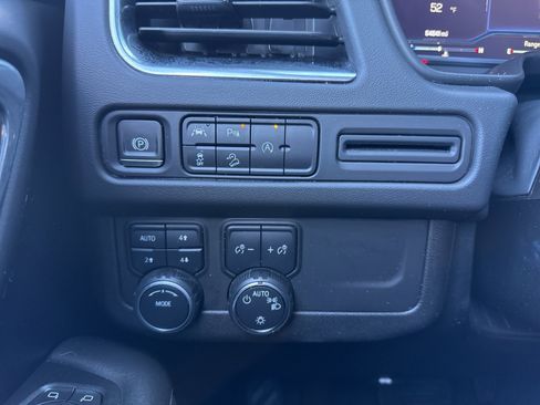 Used 2023 Chevrolet Suburban Premier image 38