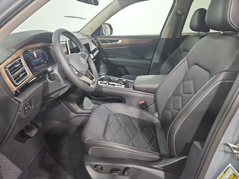 New 2026 Volkswagen Atlas SE image 9