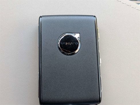 New 2026 Volvo XC60 B5 Plus w/ Protection Package Premier image 32