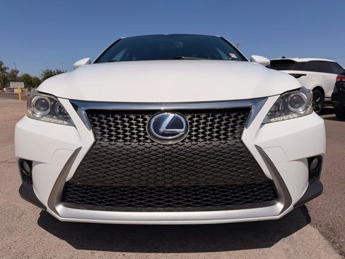 Used 2015 Lexus CT 200h w/ Navigation Package FWD image 2