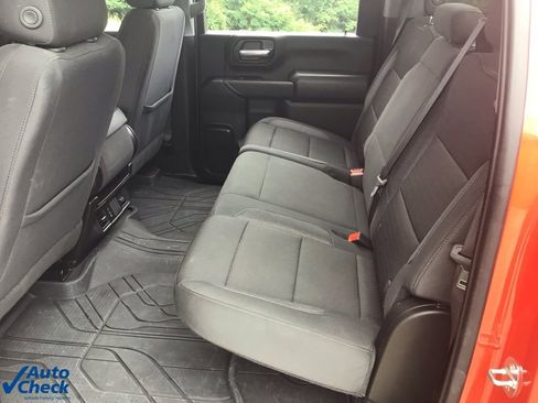 Used 2024 Chevrolet Silverado 2500 Custom w/ Custom Value Package image 18