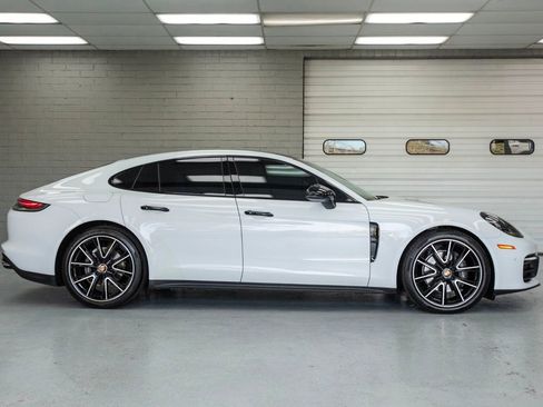 Used 2021 Porsche Panamera image 3