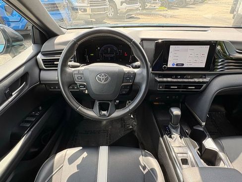 Used 2025 Toyota Camry SE FWD image 16