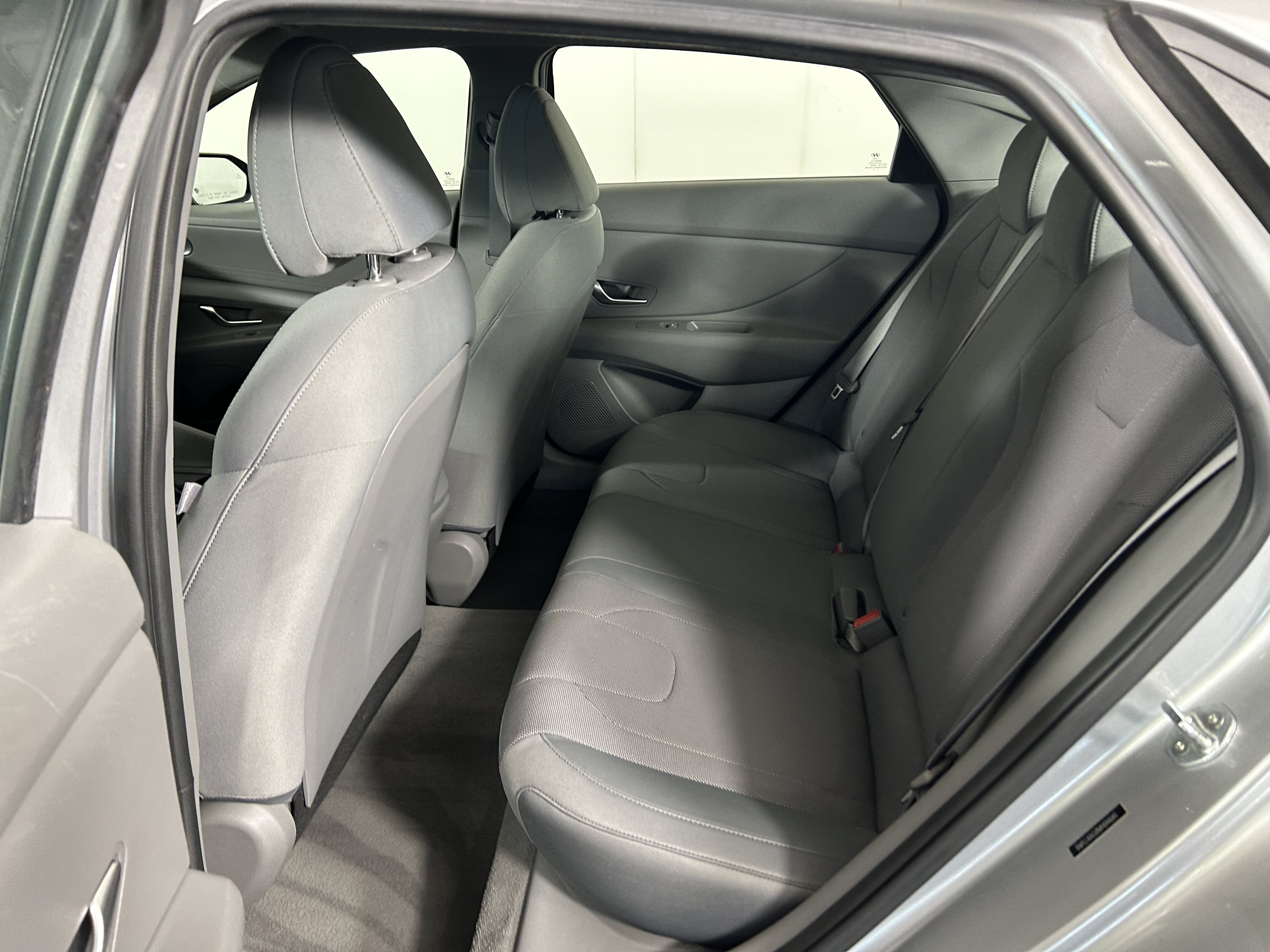 Used 2021 Hyundai Elantra SE FWD image 23