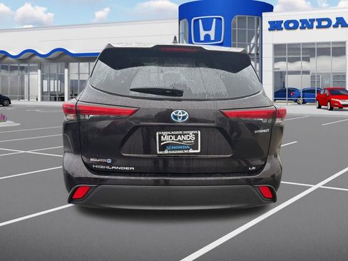 Used 2021 Toyota Highlander LE image 7