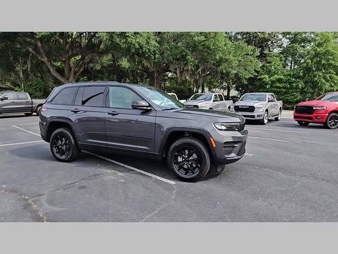 New 2025 Jeep Grand Cherokee Altitude image 38