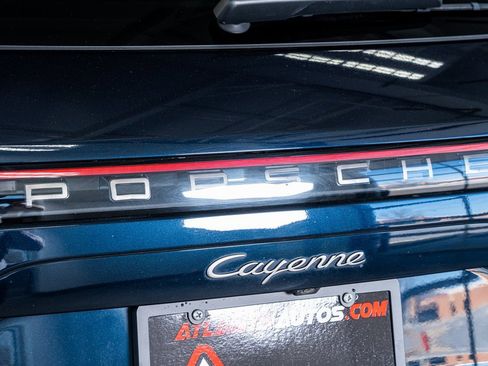 Used 2022 Porsche Cayenne Platinum Edition image 25