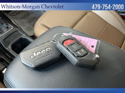 Used 2022 Jeep Wrangler Unlimited Sahara AWD/4WD image 19