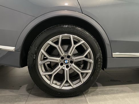 Used 2024 BMW X7 xDrive40i w/ Premium Package AWD/4WD image 9