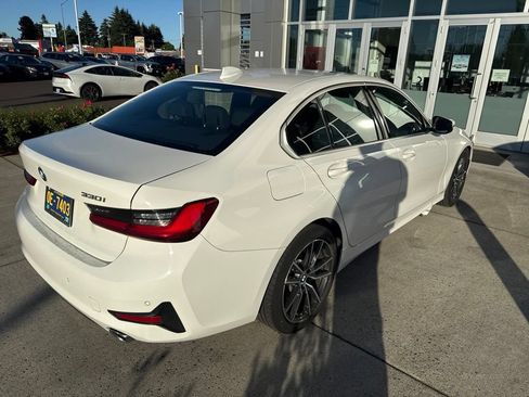 Used 2019 BMW 330i xDrive Sedan w/ Convenience Package AWD/4WD image 3