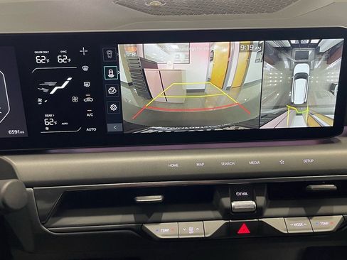 Used 2024 Kia EV9 Land image 56